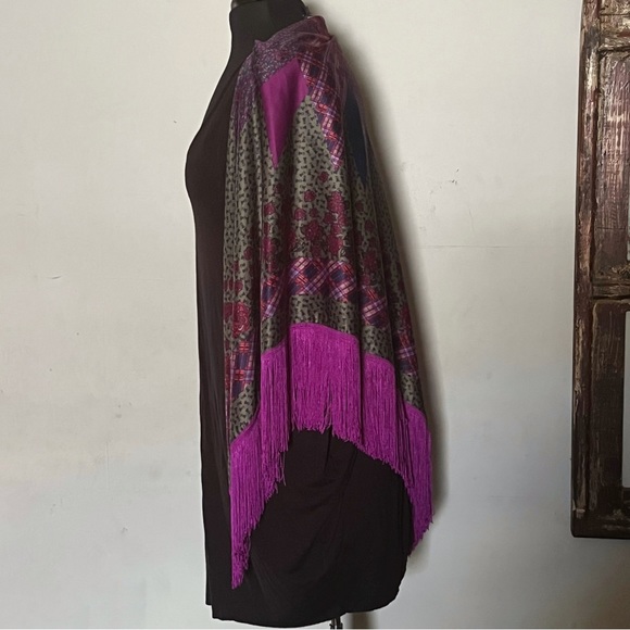 RAMPAGE blouse and poncho - Picture 7 of 16